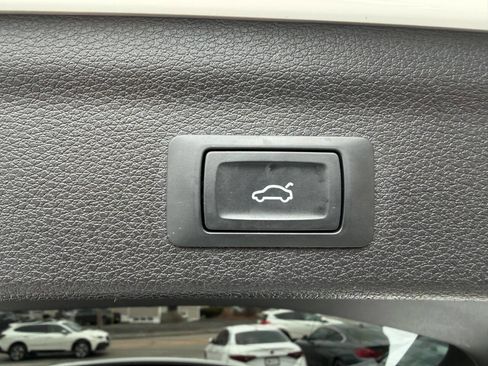 Used 2020 Audi Q3 2.0T Premium image 8