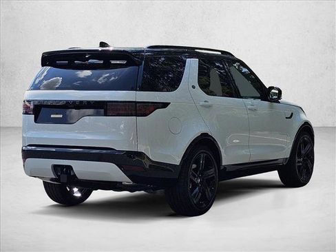 New 2025 Land Rover Discovery Dynamic SE image 2
