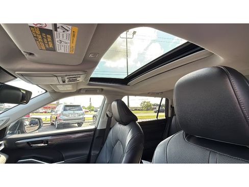 Certified 2024 Toyota Highlander Limited AWD/4WD image 33