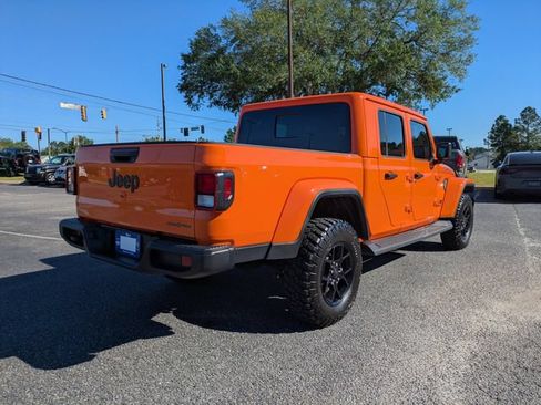 Used 2025 Jeep Gladiator Sport AWD/4WD image 4