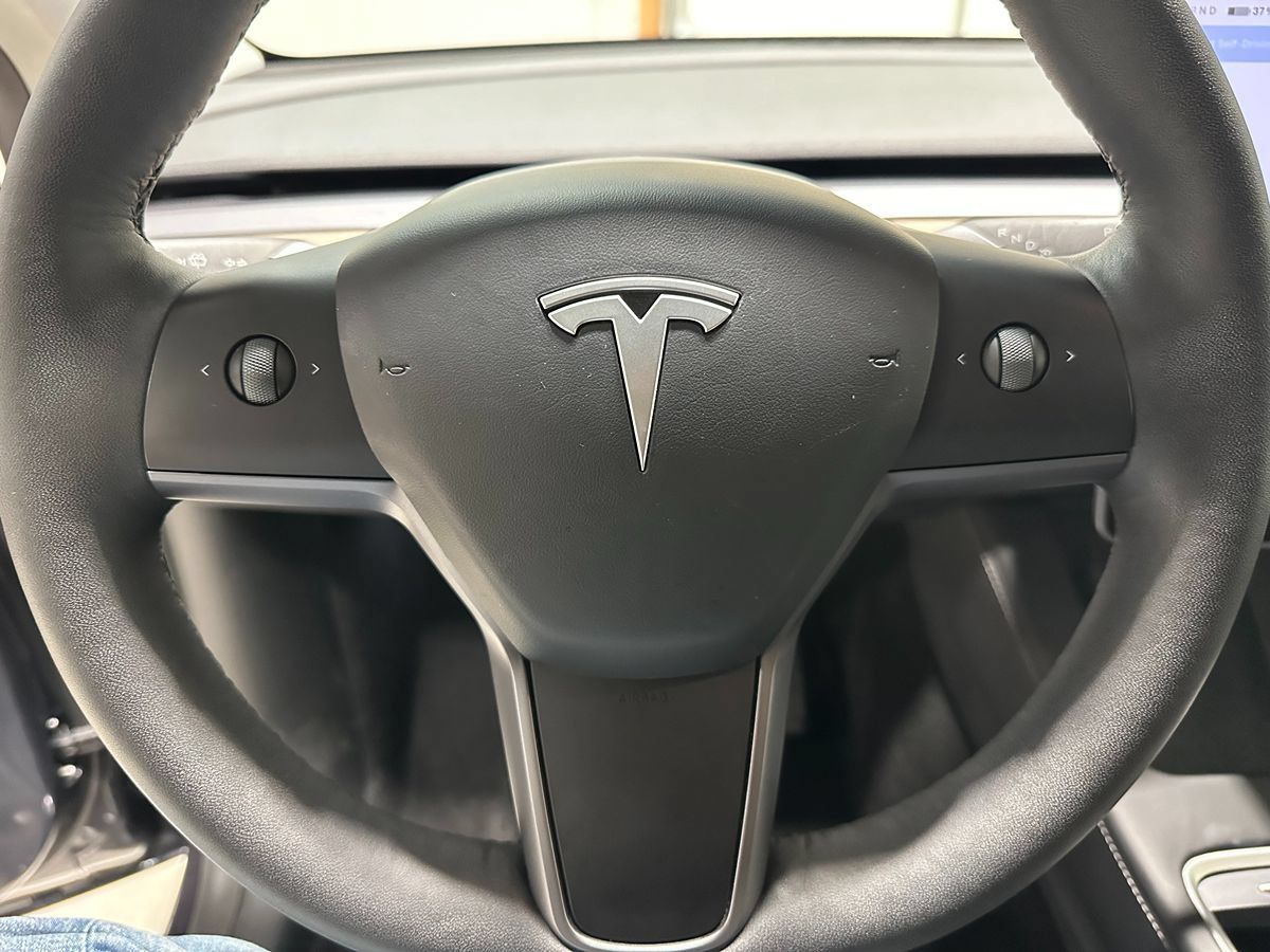 Used 2024 Tesla Model Y Long Range AWD/4WD image 27