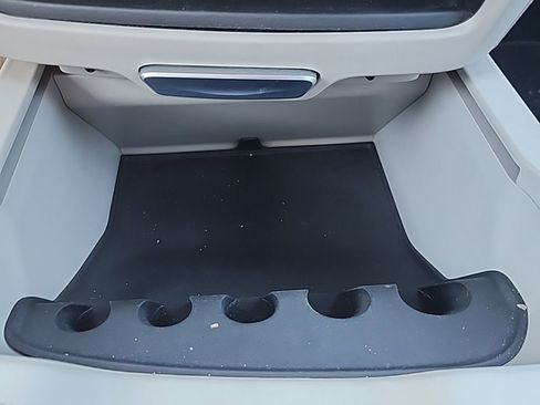 Used 2023 Chrysler Pacifica Touring-L image 12