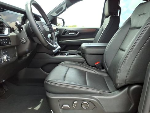 Used 2025 GMC Yukon Denali RWD image 26