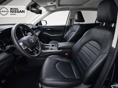 Used 2021 Toyota Highlander XLE image 7