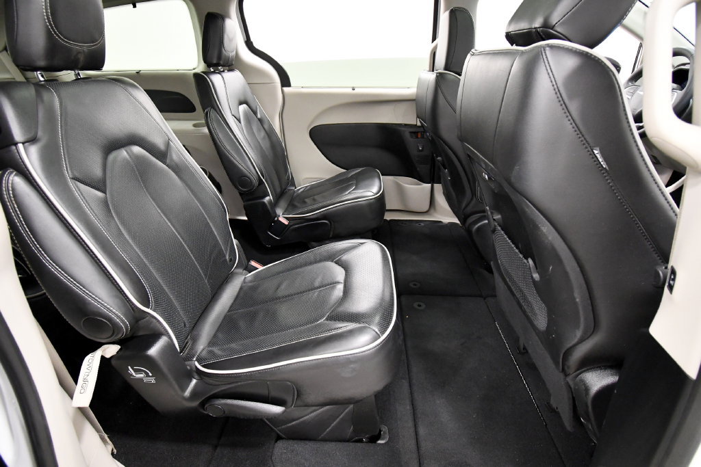 Used 2024 Chrysler Pacifica Limited FWD image 19