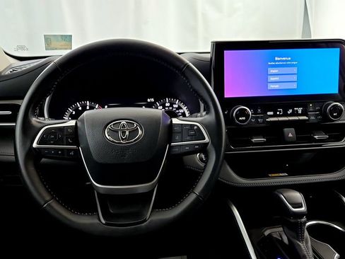 Used 2023 Toyota Highlander XLE AWD/4WD image 29