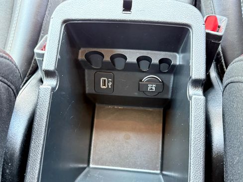 Used 2019 Jeep Cherokee Latitude Plus w/ Comfort/Convenience Group image 53