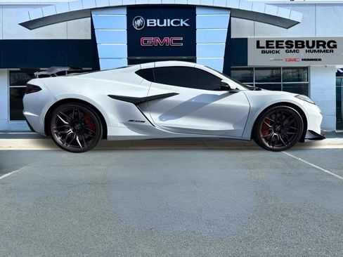 Used 2023 Chevrolet Corvette Z06 w/ Z07 Performance Package RWD image 8