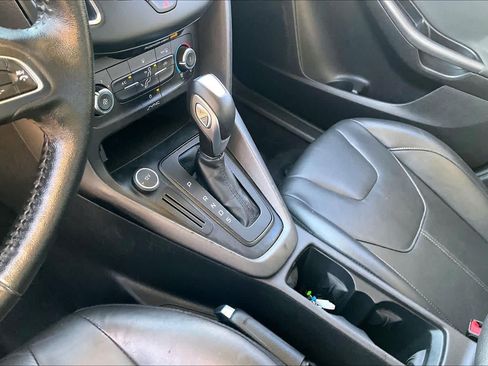 Used 2016 Ford Focus SE w/ Equipment Group 201A FWD image 14