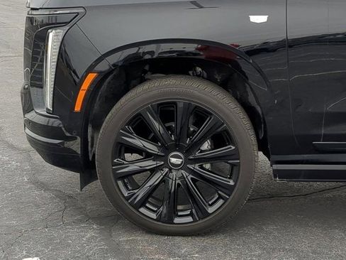 Used 2025 Cadillac Escalade Premium Luxury w/ Touring Package image 7