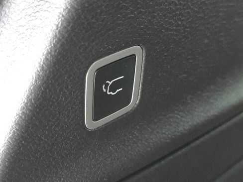 Used 2025 Chrysler Pacifica Pinnacle FWD image 29