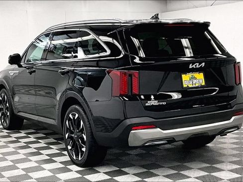 Used 2025 Kia Sorento SX FWD image 2
