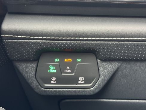 Certified 2024 Volkswagen Atlas SE FWD image 26