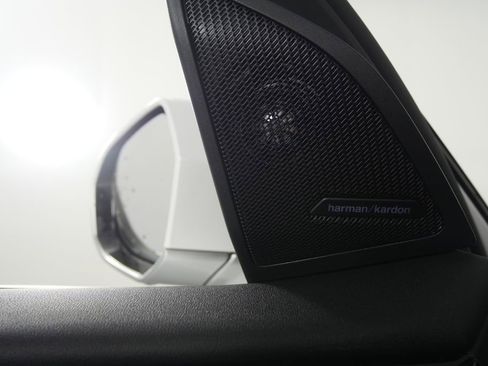 Certified 2025 BMW X3 xDrive30i w/ Premium Package AWD/4WD image 9