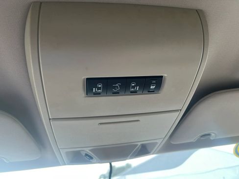 Used 2016 Chrysler Town & Country Touring w/ Driver Convenience Group FWD image 13