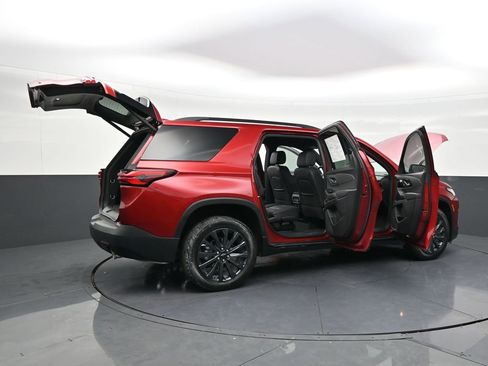 Used 2023 Chevrolet Traverse RS AWD/4WD image 29