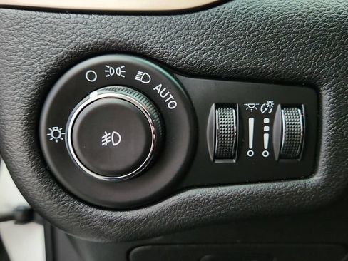 Used 2017 Jeep Cherokee Latitude w/ True North Edition AWD/4WD image 15
