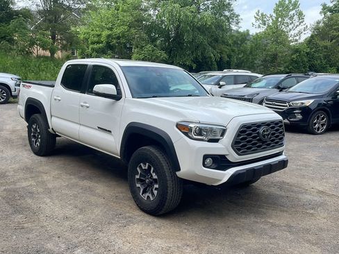 Used 2023 Toyota Tacoma TRD Off-Road w/ TRD Premium Off Road Package AWD/4WD image 10