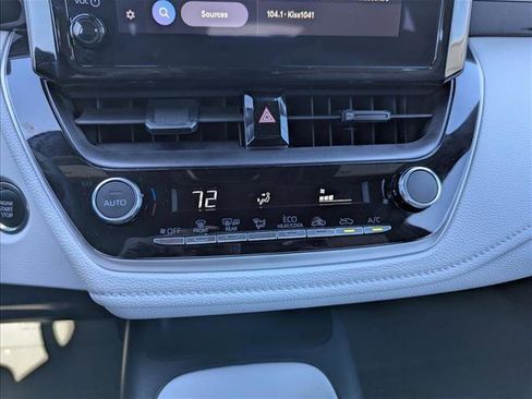 Used 2025 Toyota Corolla SE image 18