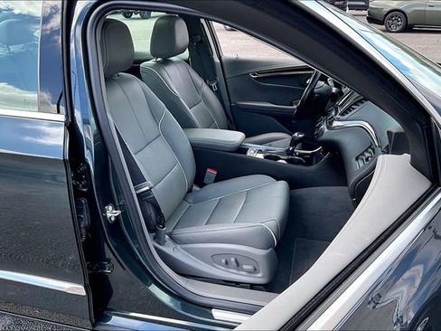 Used 2018 Chevrolet Impala Premier w/ Premier Convenience Package image 27