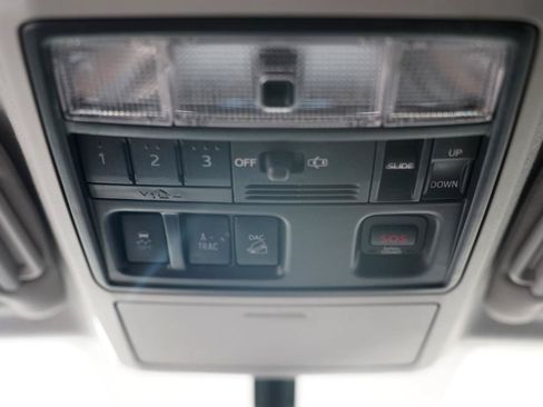 Used 2016 Toyota 4Runner Limited AWD/4WD image 26