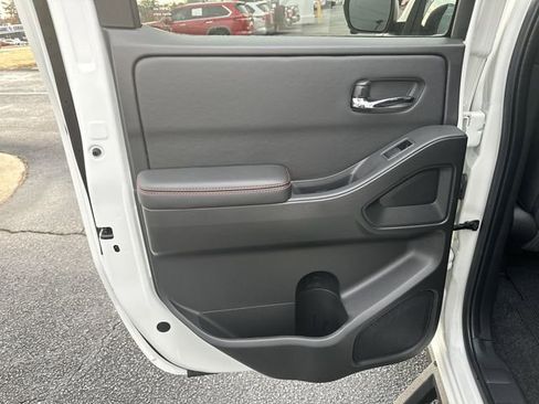 Used 2025 Nissan Frontier PRO-4X w/ Pro Convenience Package image 7