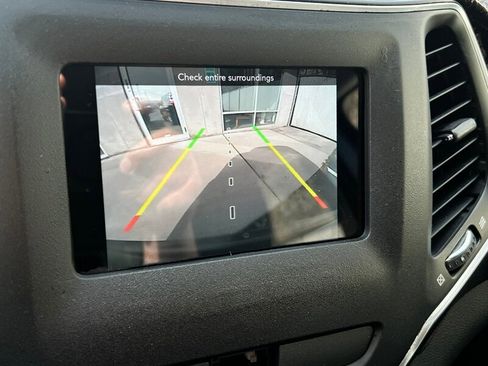 Used 2020 Jeep Cherokee Latitude w/ Cold Weather Group image 33