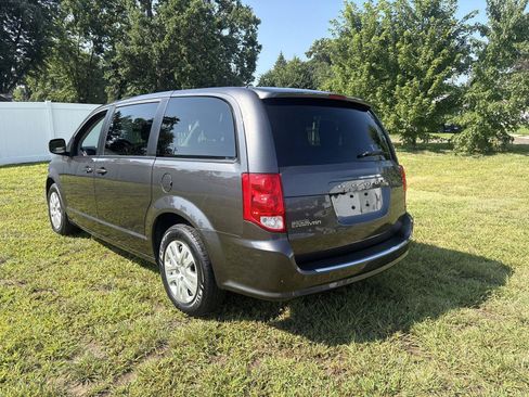 Used 2018 Dodge Grand Caravan SE FWD image 7