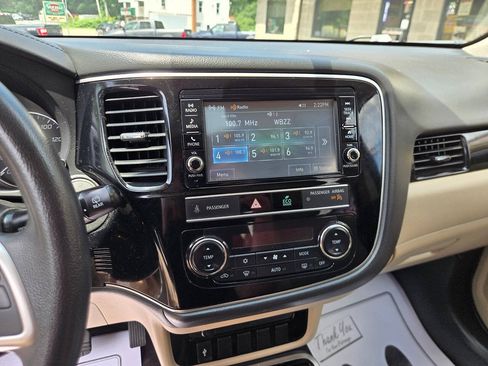 Used 2019 Mitsubishi Outlander SE AWD/4WD image 11