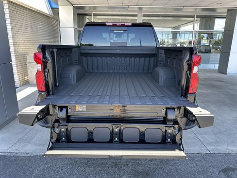 Used 2024 Chevrolet Silverado 1500 High Country w/ High Country Premium Package AWD/4WD image 35