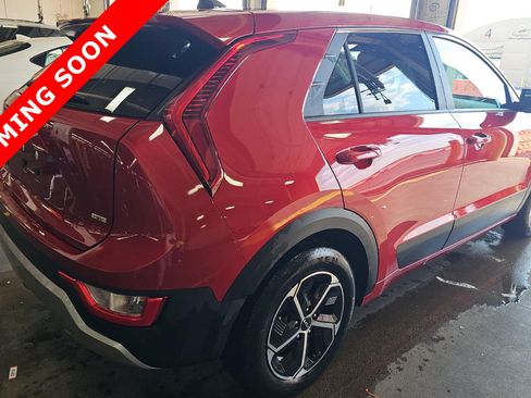 Used 2025 Kia Niro LX FWD image 4