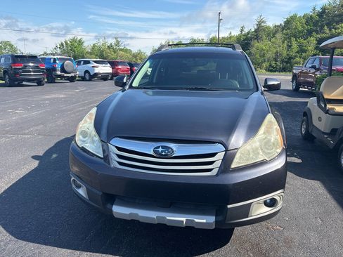 Used 2011 Subaru Outback 2.5i Limited w/ PWR Moonroof Pkg AWD/4WD image 3