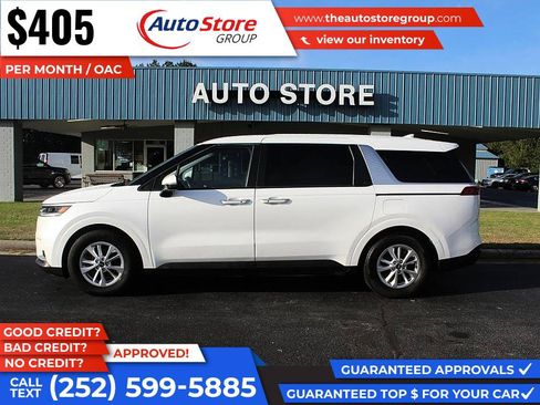 Used 2023 Kia Carnival LX FWD image 1