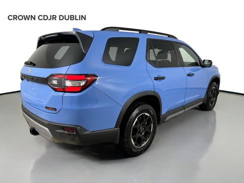 Used 2025 Honda Pilot TrailSport image 6