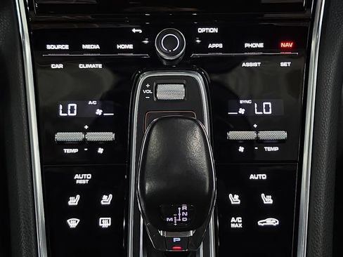 Certified 2023 Porsche Panamera 4 Platinum Edition AWD/4WD image 19