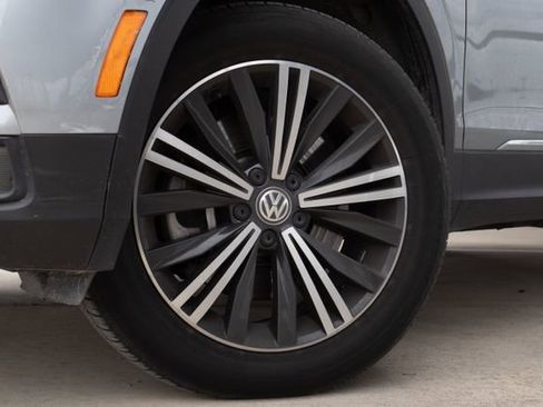 Used 2019 Volkswagen Tiguan SEL image 2