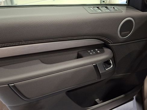 Certified 2025 Land Rover Discovery Dynamic SE image 12