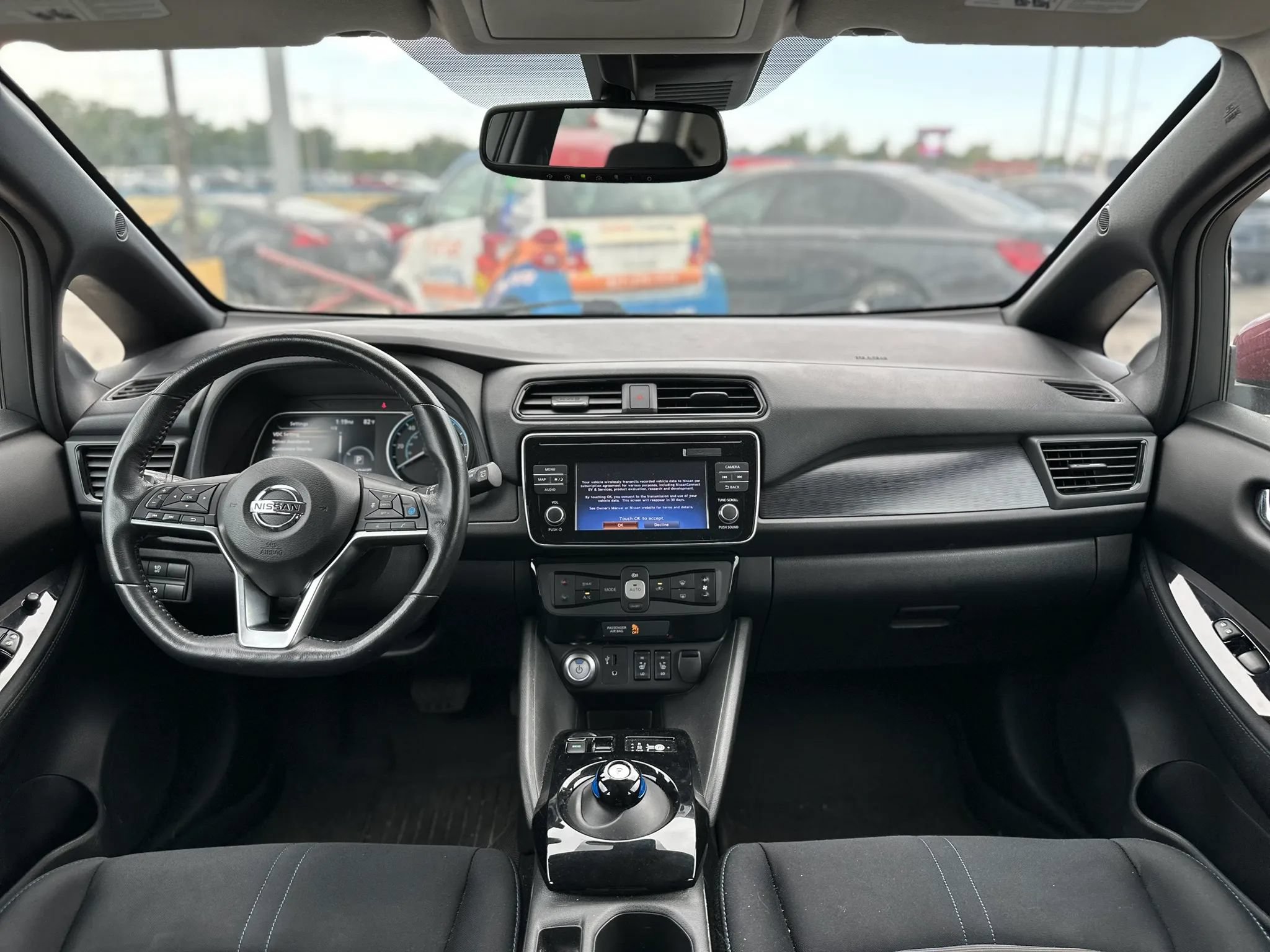 Used 2018 Nissan Leaf SV w/ SV Technology Package FWD image 12