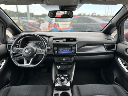 Used 2018 Nissan Leaf SV w/ SV Technology Package FWD image 12