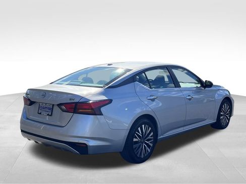 Used 2024 Nissan Altima 2.5 SV FWD image 2