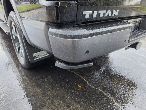 Used 2021 Nissan Titan Platinum Reserve w/ Moonroof Package image 46