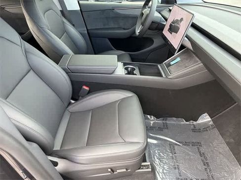 Used 2026 Tesla Model Y AWD image 19