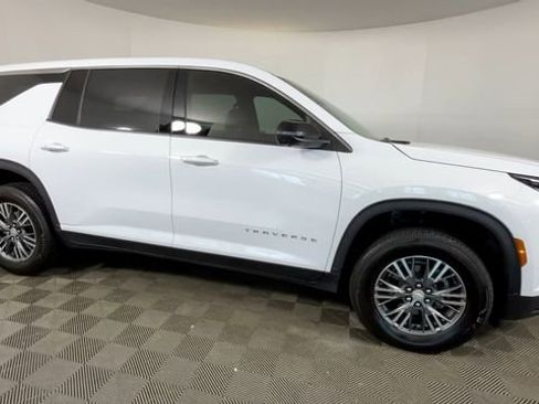 Used 2024 Chevrolet Traverse LS FWD image 2