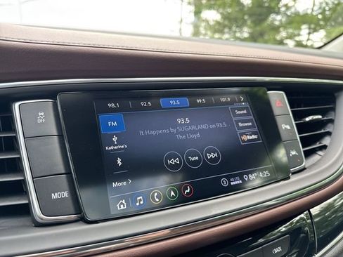 Used 2020 Buick Enclave Avenir w/ Avenir Technology Package FWD image 21
