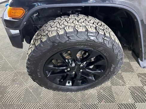 Used 2022 Jeep Wrangler Unlimited Sahara image 9