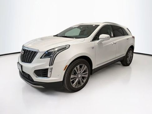 Certified 2025 Cadillac XT5 Premium Luxury w/ Technology Package image 3