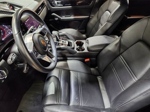 Used 2022 Porsche Cayenne image 28
