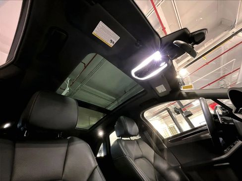 Certified 2025 Porsche Macan Turbo image 27