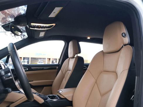 Used 2016 Porsche Cayenne image 23