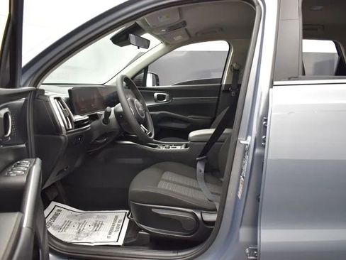 Used 2024 Kia Sorento LX image 14